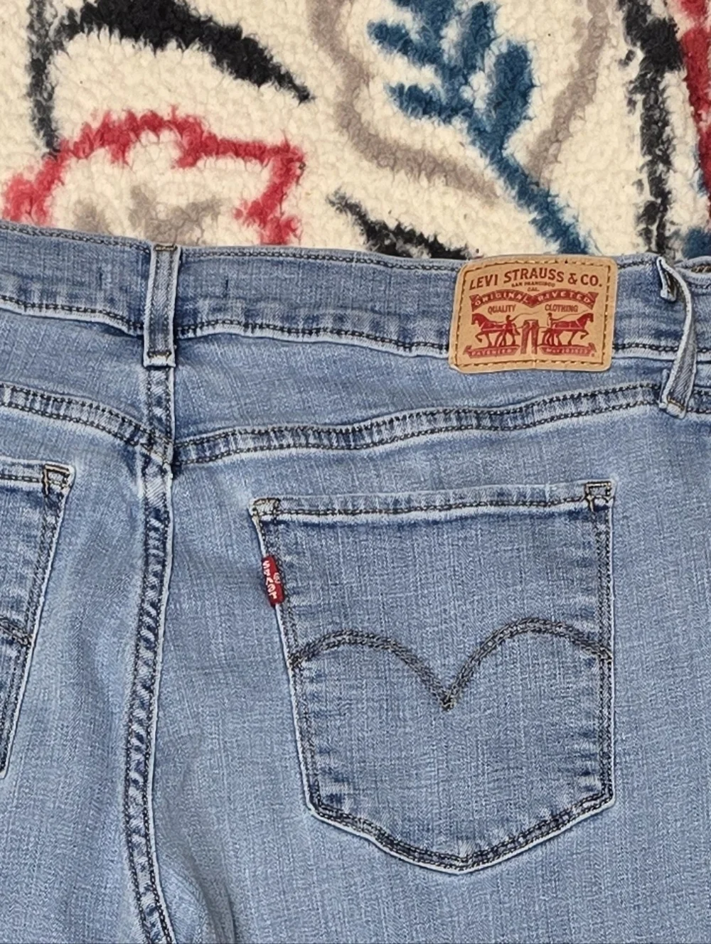 🔥Levi Strauss Shaping Bootcut Jeans Light Wash Blue 31/32 Signature Denim - Picture 6 of 8